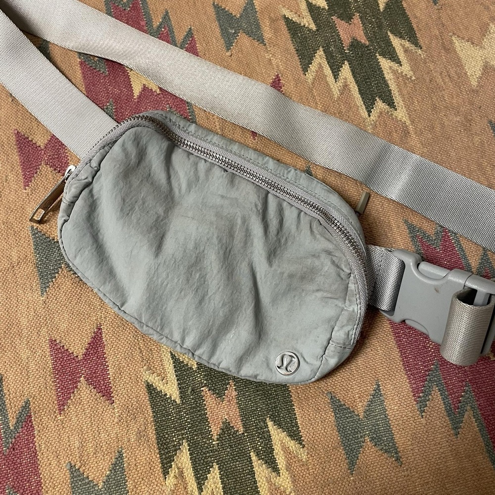 Lululemon Belt Bag Womens Small Green Nylon Adjustable Fanny Pack Zip Strap